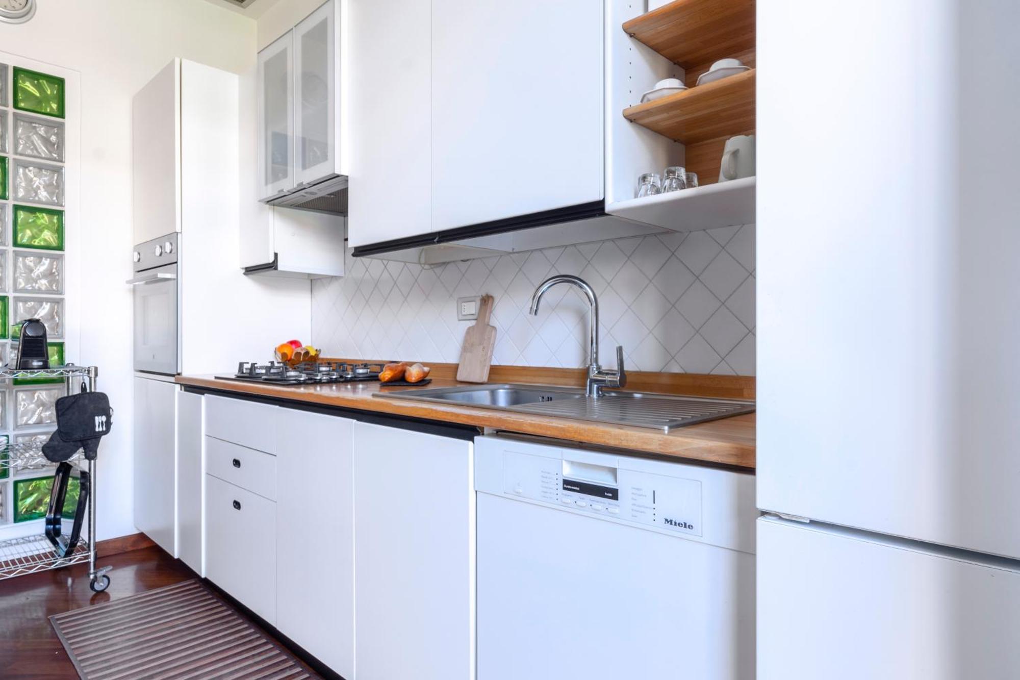 Roomy Flat With Garage - Porta Romana Appartement *