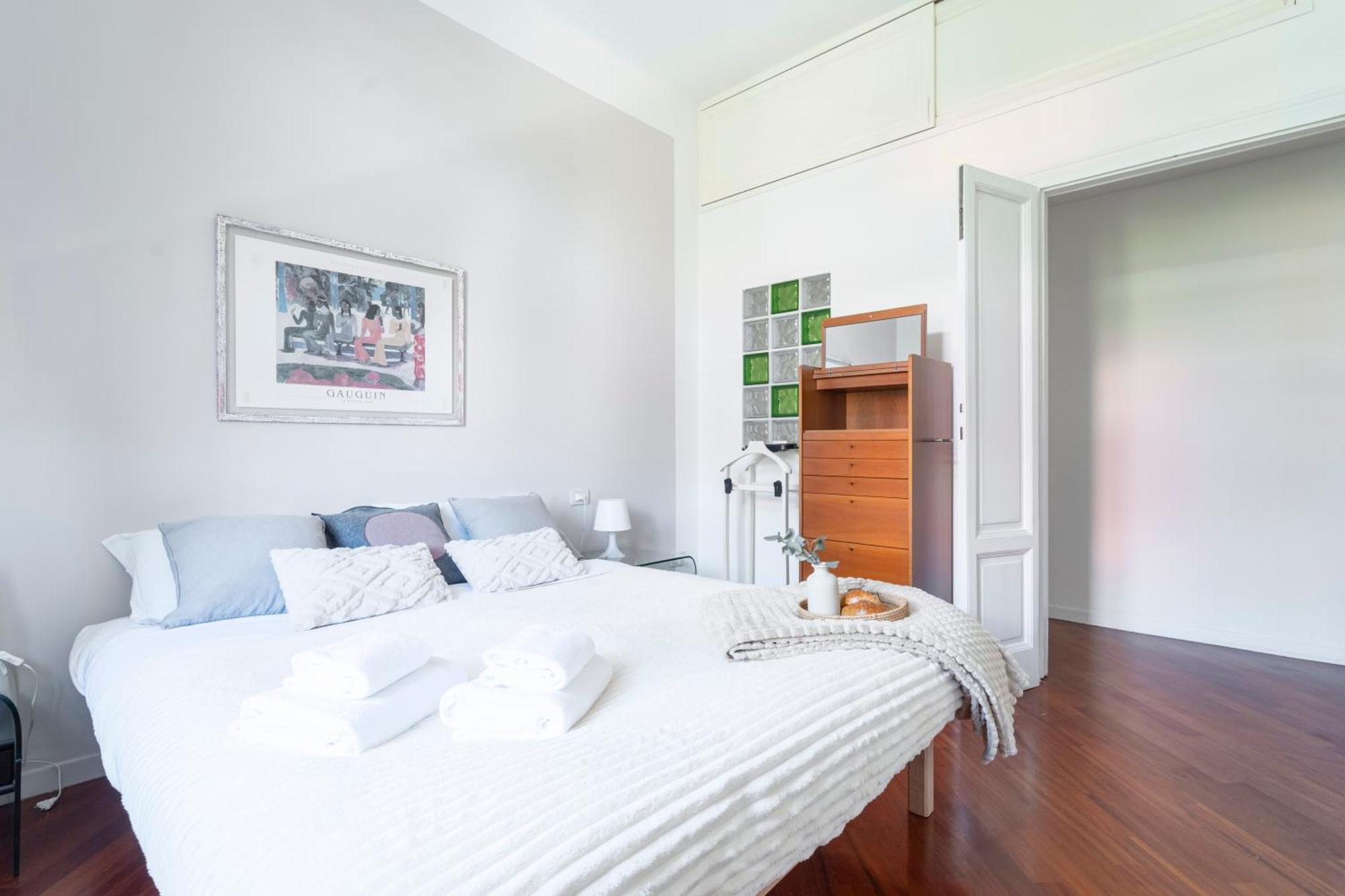 Roomy Flat With Garage - Porta Romana Appartement *